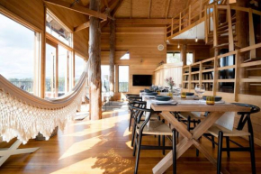 Esk Treehouse Cabin Unique Home with River Views